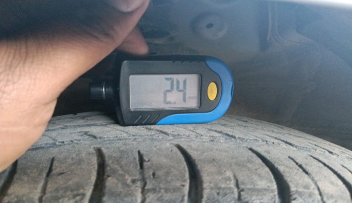 2015 Hyundai Grand i10 SPORTZ 1.1 CRDI, Diesel, Manual, 1,17,502 km, tyre