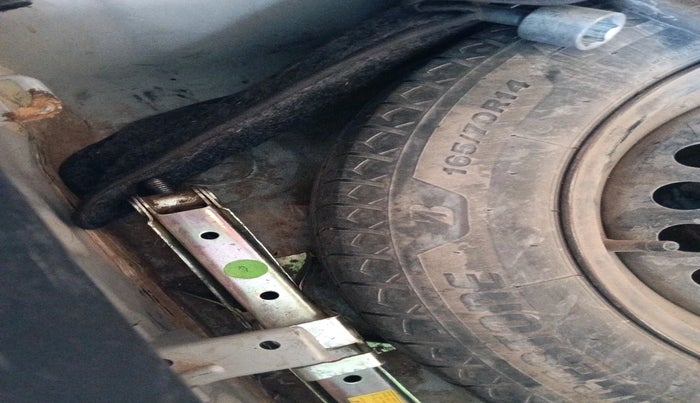 2015 Hyundai Grand i10 SPORTZ 1.1 CRDI, Diesel, Manual, 1,17,502 km, tyre