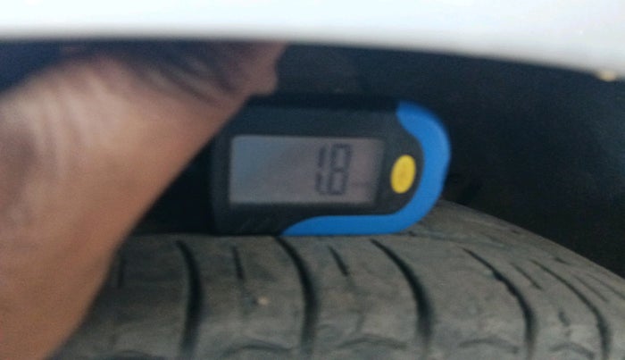 2015 Hyundai Grand i10 SPORTZ 1.1 CRDI, Diesel, Manual, 1,17,502 km, tyre