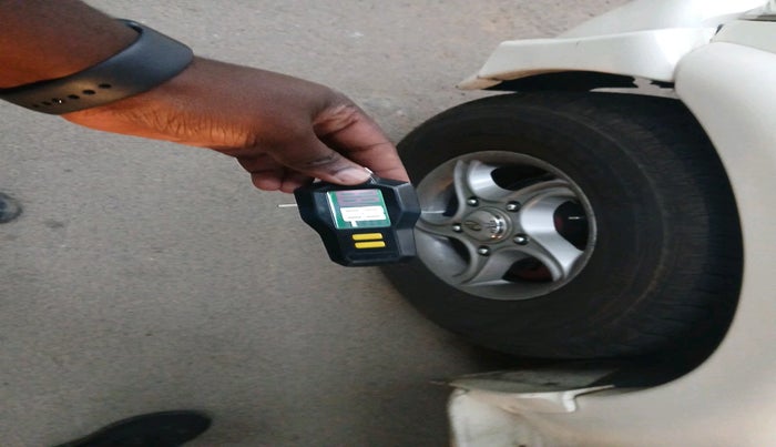 2011 Mahindra Scorpio SLE BS-III, Diesel, Manual, 1,80,110 km, tyre