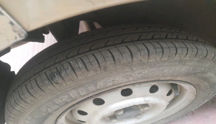 2013 Maruti Wagon R 1.0 LXI CNG, Petrol, Manual, 72,548 km, tyre