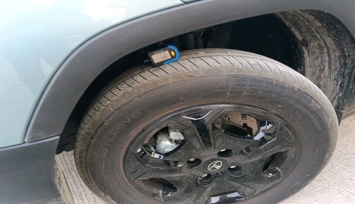 2025 Tata PUNCH ACCOMPLISHED SUNROOF MT, Petrol, Manual, 386 km, tyre