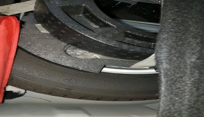 2022 Mahindra XUV300 W6 1.5 DIESEL AMT, Diesel, Automatic, 51,889 km, tyre