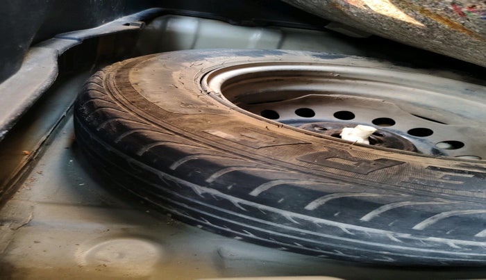 2012 Hyundai i20 MAGNA 1.2, Petrol, Manual, 38,158 km, tyre