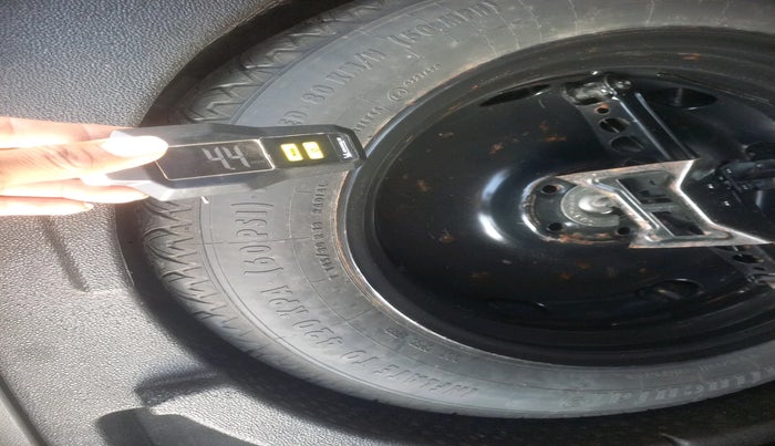 2013 Audi Q3 2.0 TDI, Diesel, Automatic, 95,996 km, tyre