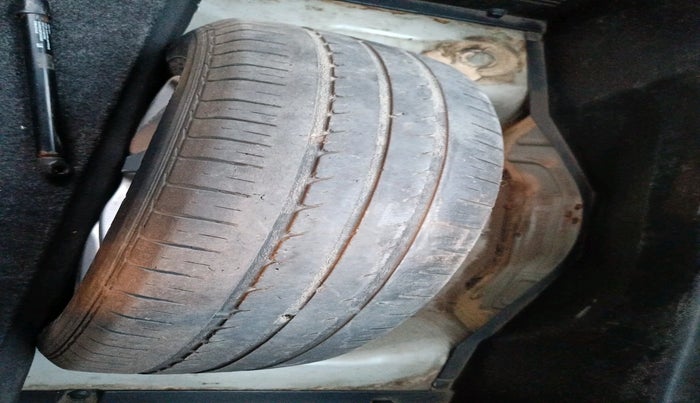 2013 Maruti Swift ZDI, Diesel, Manual, 1,78,287 km, tyre