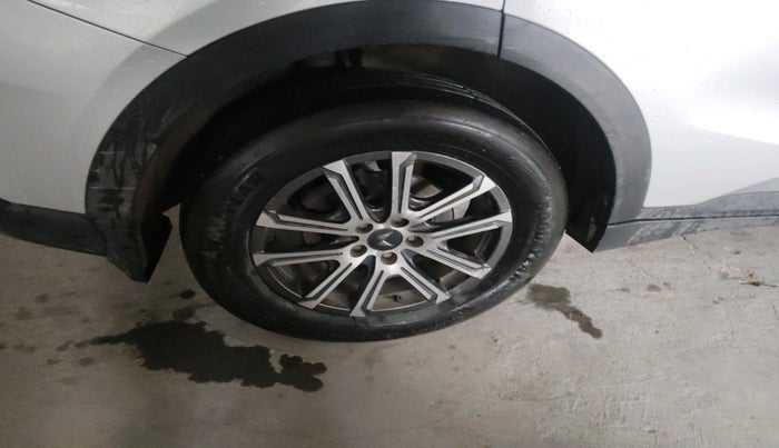 2022 Mahindra XUV700 AX 7 D MT 7 STR, Diesel, Manual, 1,07,345 km, tyre