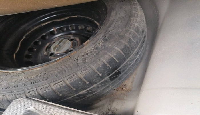 2015 Honda Amaze 1.2L I-VTEC S, Petrol, Manual, 74,290 km, tyre