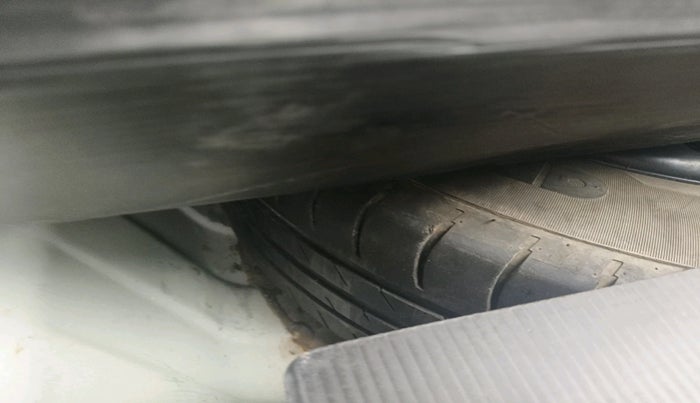 2011 Toyota Etios V, Petrol, Manual, 1,45,544 km, tyre