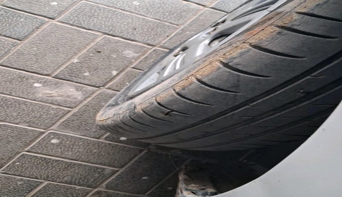 2014 Hyundai Santro Xing GL PLUS, Petrol, Manual, 1,23,014 km, tyre