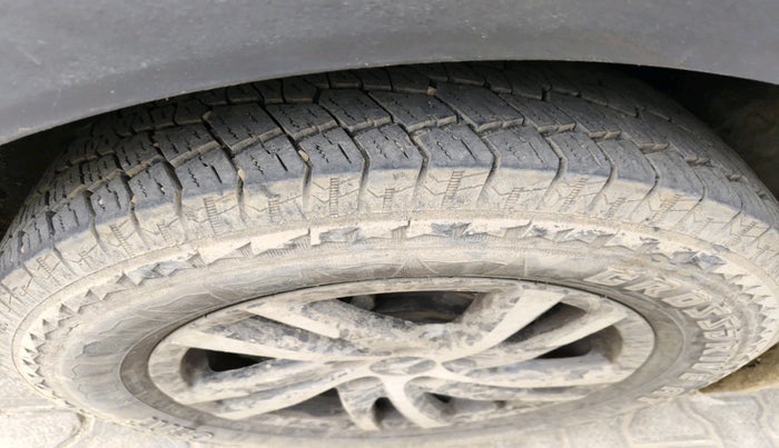 2022 Mahindra XUV700 AX 5 D MT 7 STR, Diesel, Manual, 1,08,653 km, tyre