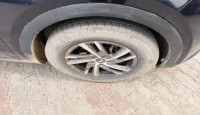 2022 Mahindra XUV700 AX 5 D MT 7 STR, Diesel, Manual, 1,08,653 km, tyre