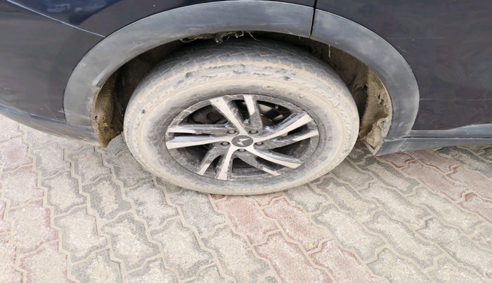 2022 Mahindra XUV700 AX 5 D MT 7 STR, Diesel, Manual, 1,08,653 km, tyre