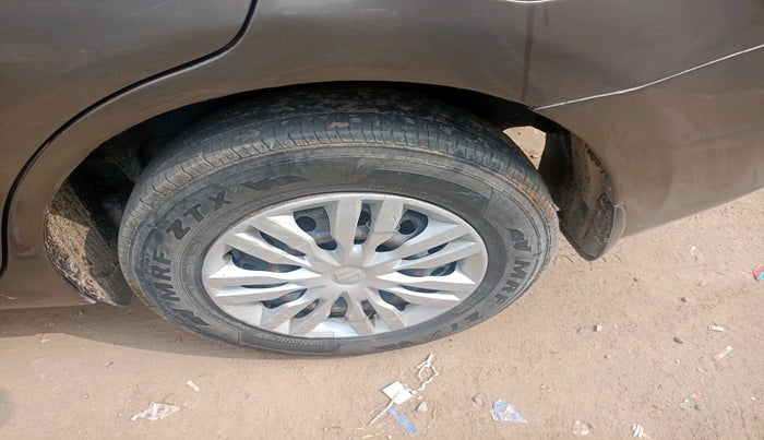 2017 Maruti Dzire VDI, Diesel, Manual, 88,663 km, tyre