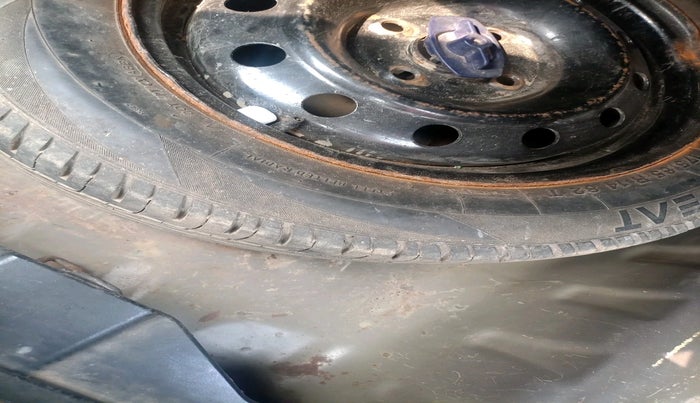 2017 Maruti Dzire VDI, Diesel, Manual, 88,663 km, tyre