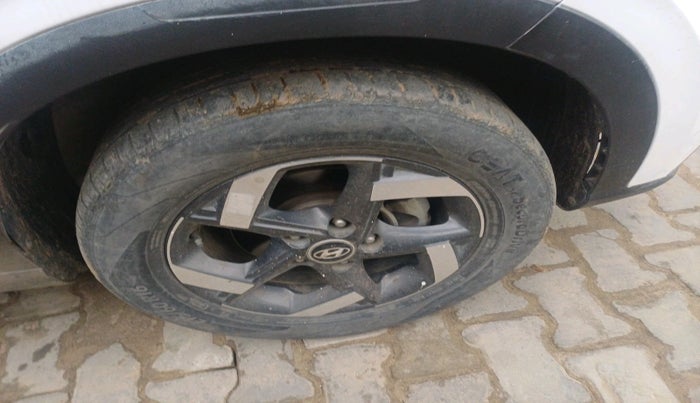 2020 Hyundai VENUE SX 1.5 CRDI, Diesel, Manual, 63,248 km, tyre