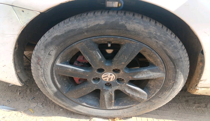 2012 Volkswagen Vento HIGHLINE DIESEL 1.6, Diesel, Manual, 93,583 km, tyre