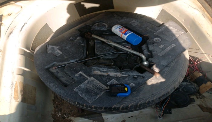 2012 Volkswagen Vento HIGHLINE DIESEL 1.6, Diesel, Manual, 93,583 km, tyre