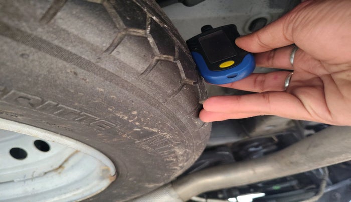 2023 Mahindra XUV700 AX 7 LUXURY D AT 7 STR, Diesel, Automatic, 41,412 km, tyre