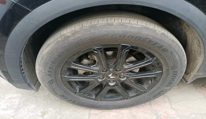 2025 Mahindra XUV700 AX 7 D AT 7 STR, Diesel, Automatic, 13,218 km, tyre