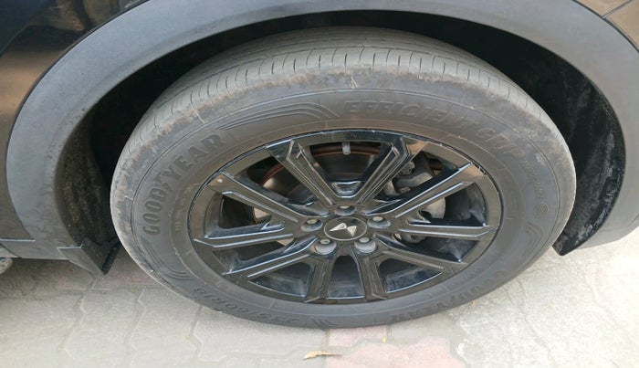 2025 Mahindra XUV700 AX 7 D AT 7 STR, Diesel, Automatic, 13,218 km, tyre