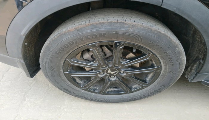 2025 Mahindra XUV700 AX 7 D AT 7 STR, Diesel, Automatic, 13,218 km, tyre