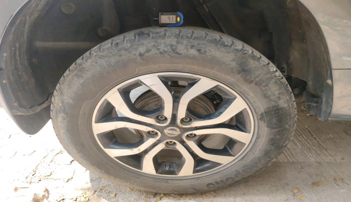 2014 Nissan Terrano XL D PLUS, Diesel, Manual, 1,69,689 km, tyre