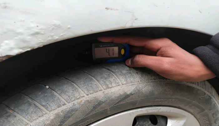 2012 Hyundai Verna FLUIDIC 1.6 CRDI EX, Diesel, Manual, 1,40,000 km, tyre