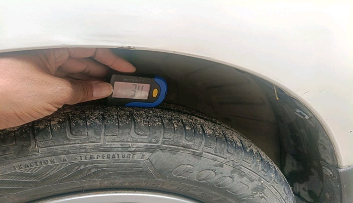 2013 Maruti Wagon R 1.0 LXI CNG, Petrol, Manual, 1,03,685 km, tyre