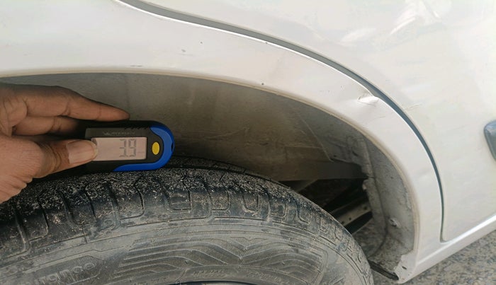 2013 Maruti Wagon R 1.0 LXI CNG, Petrol, Manual, 1,03,685 km, tyre