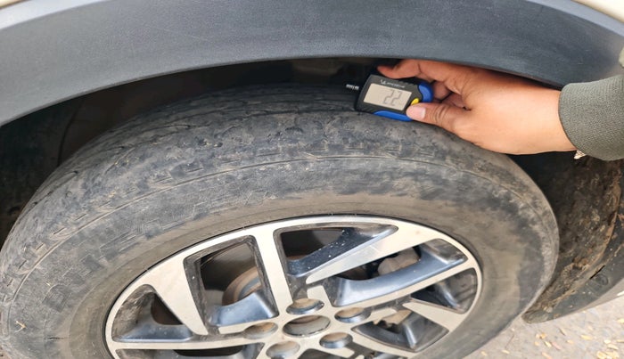 2022 Mahindra XUV300 W8 (O) 1.5 DIESEL, Diesel, Manual, 72,464 km, tyre