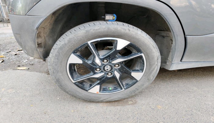 2022 Tata PUNCH CREATIVE  AMT, Petrol, Automatic, 25,606 km, tyre