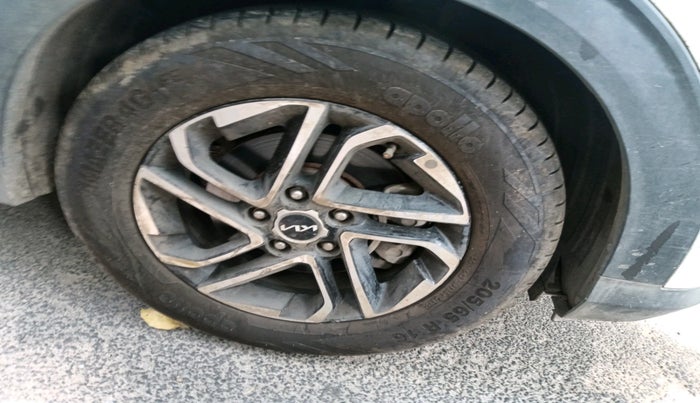 2022 KIA CARENS LUXURY PLUS 1.5 DIESEL 7 STR, Diesel, Manual, 1,16,444 km, tyre