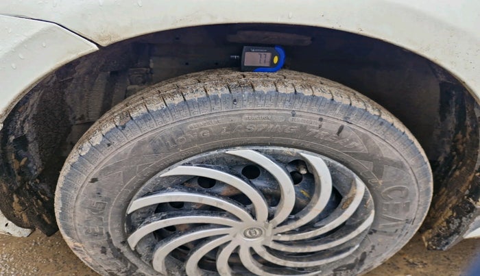 2017 Maruti Swift VXI, CNG, Manual, 1,51,684 km, tyre