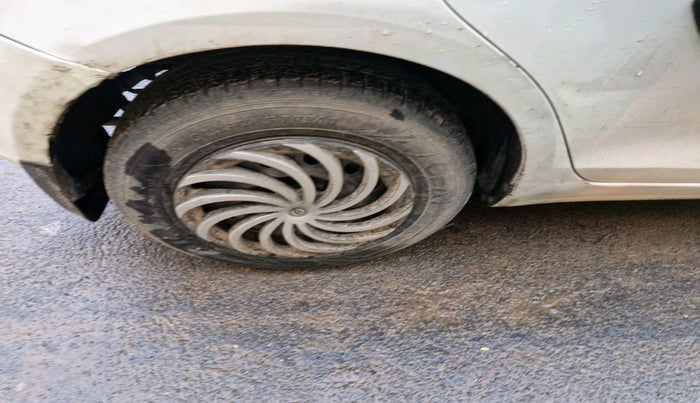 2017 Maruti Swift VXI, CNG, Manual, 1,51,684 km, tyre