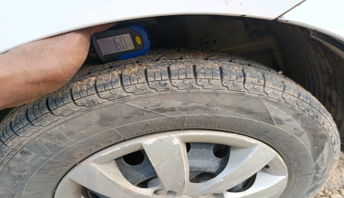 2014 Hyundai Eon ERA +, Petrol, Manual, 1,27,845 km, tyre