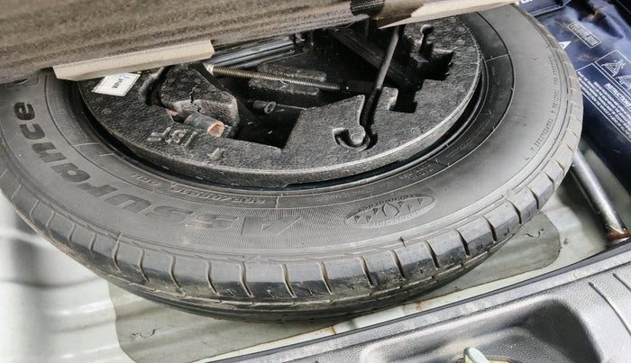 2016 Hyundai Creta SX 1.6 DIESEL, Diesel, Manual, 2,38,571 km, tyre