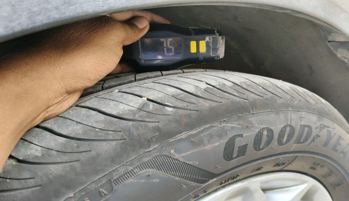 2016 Hyundai Creta SX 1.6 DIESEL, Diesel, Manual, 2,38,571 km, tyre