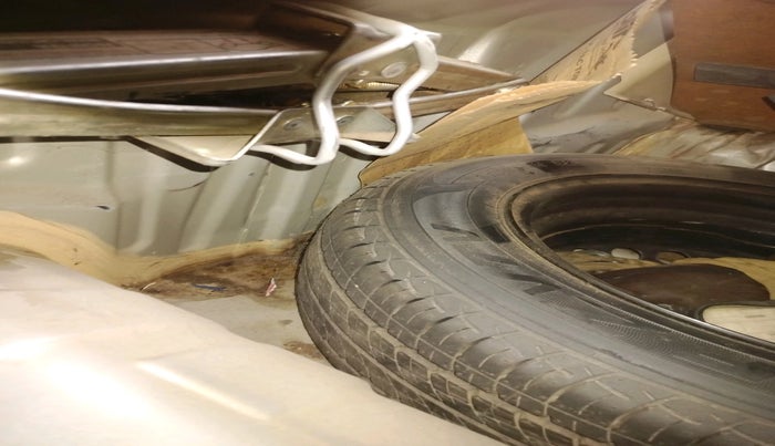 2012 Honda Brio V MT, Petrol, Manual, 67,966 km, tyre