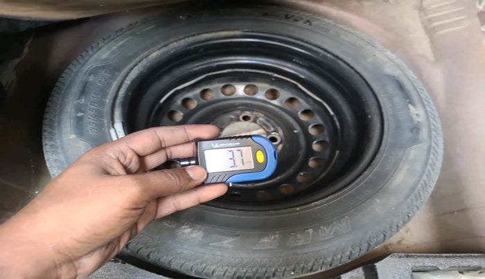 2015 Honda Amaze 1.2L I-VTEC VX, Petrol, Manual, 2,52,886 km, tyre