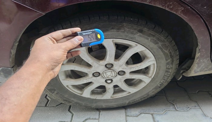 2015 Honda Amaze 1.2L I-VTEC VX, Petrol, Manual, 2,52,886 km, tyre