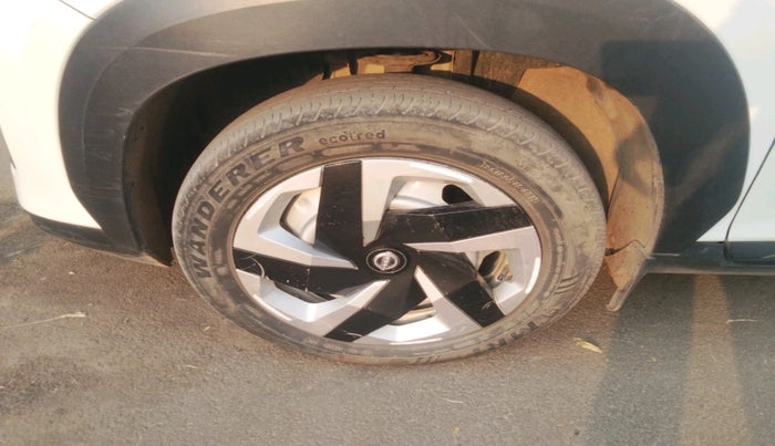 2024 Nissan MAGNITE Visia Plus B4D 1.0 Petrol MT, Petrol, Manual, 44,245 km, tyre