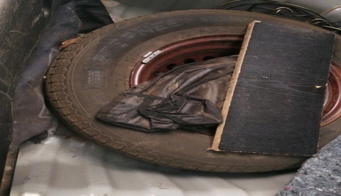 2024 Nissan MAGNITE Visia Plus B4D 1.0 Petrol MT, Petrol, Manual, 44,245 km, tyre