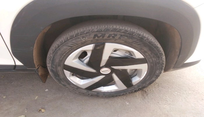 2024 Nissan MAGNITE Visia Plus B4D 1.0 Petrol MT, Petrol, Manual, 44,245 km, tyre