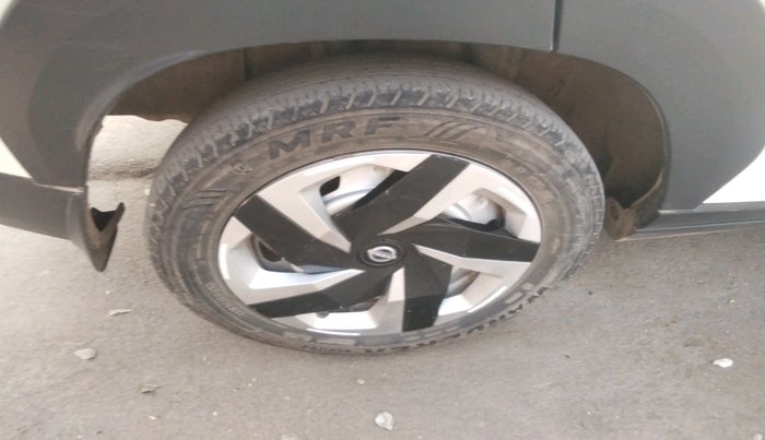 2024 Nissan MAGNITE Visia Plus B4D 1.0 Petrol MT, Petrol, Manual, 44,245 km, tyre