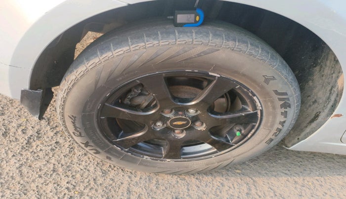 2012 Chevrolet Cruze LTZ AT, Diesel, Automatic, 1,00,296 km, tyre