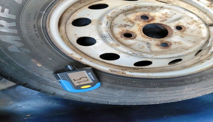 2016 Hyundai Eon ERA +, Petrol, Manual, 60,989 km, tyre