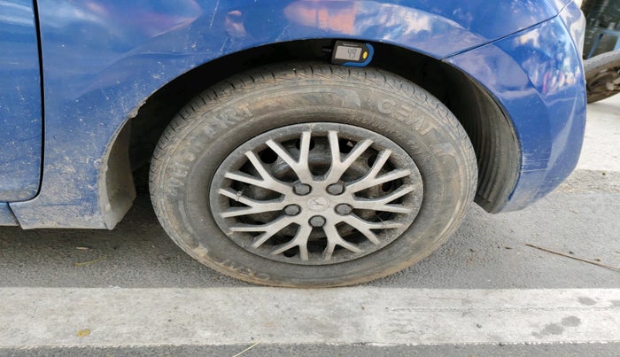 2016 Hyundai Eon ERA +, Petrol, Manual, 60,989 km, tyre