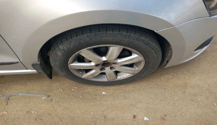 2012 Volkswagen Vento TRENDLINE DIESEL 1.6, Diesel, Manual, 1,37,564 km, tyre