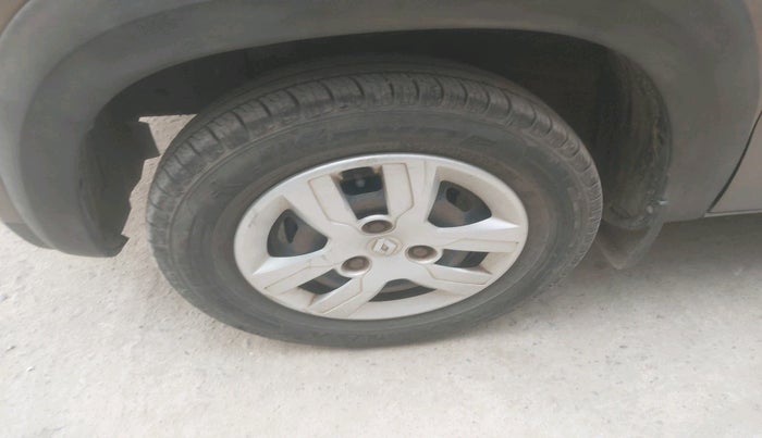 2016 Renault Kwid RXT 0.8, Petrol, Manual, 49,405 km, tyre